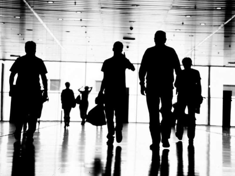 Τι θα κερδίσουν εργαζόμενοι, εργοδότες και συνταξιούχοι από τη μείωση των εισφορών – Τα δύο σενάρια