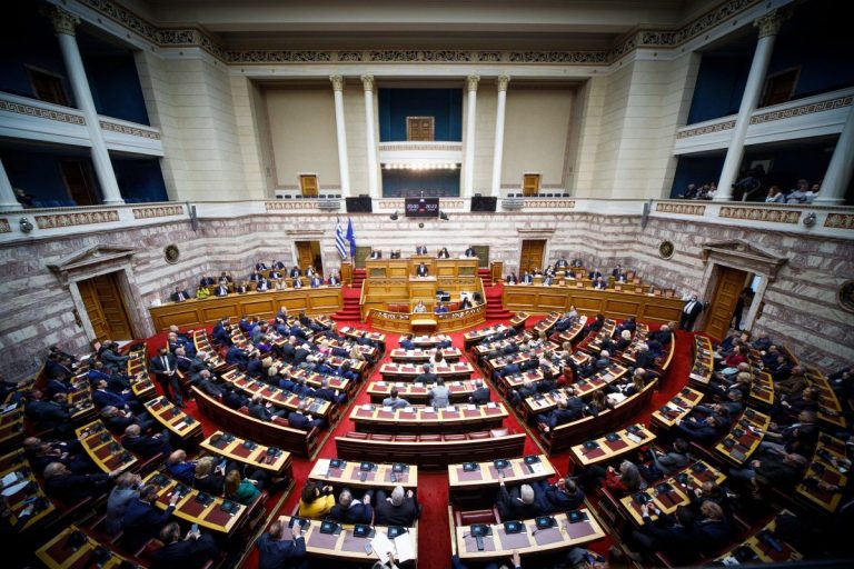 Με 158 “ναι” πέρασε το φορολογικό νομοσχέδιο