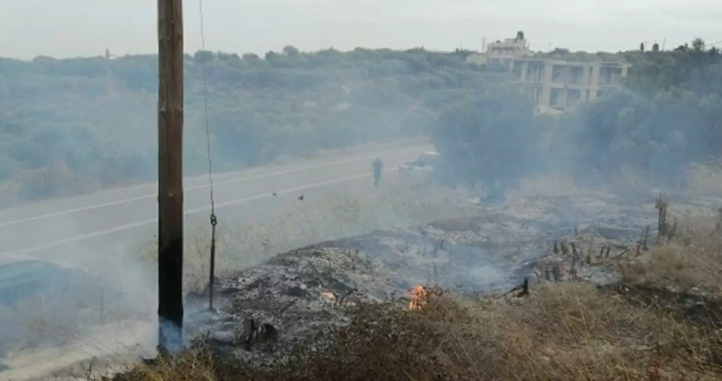 Διπλές φωτιές  στα Χανιά