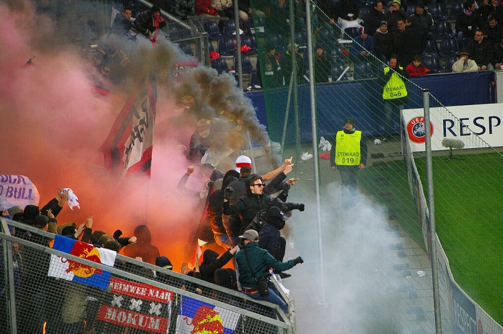 Λουκέτο μακράς διάρκειας στις εξέδρες είναι έτοιμη να βάλει η κυβέρνηση