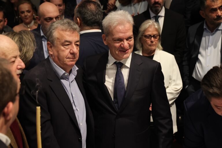 Στην ορκωμοσία Καλοκαιρινού ο Αρναουτάκης