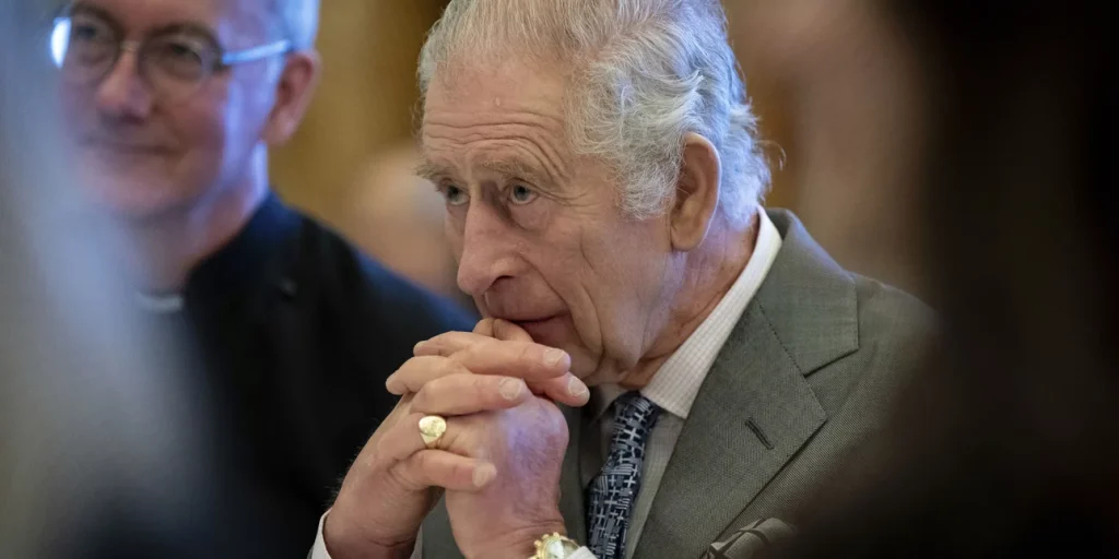 Προβληματίζουν τα δάχτυλα – λουκάνικα του Κάρολου