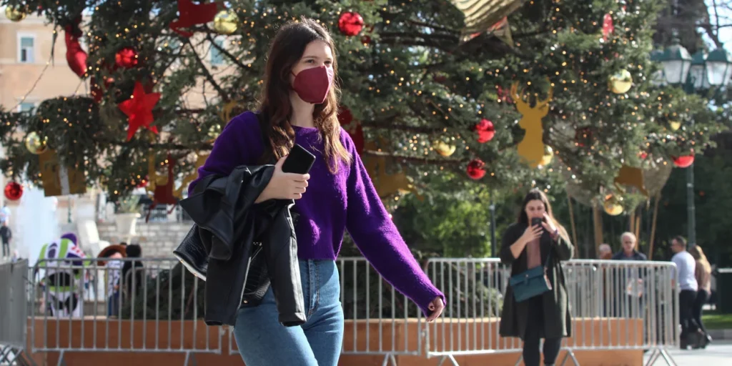 Ανακοινώνονται νέα μέτρα για ιώσεις και μάσκες