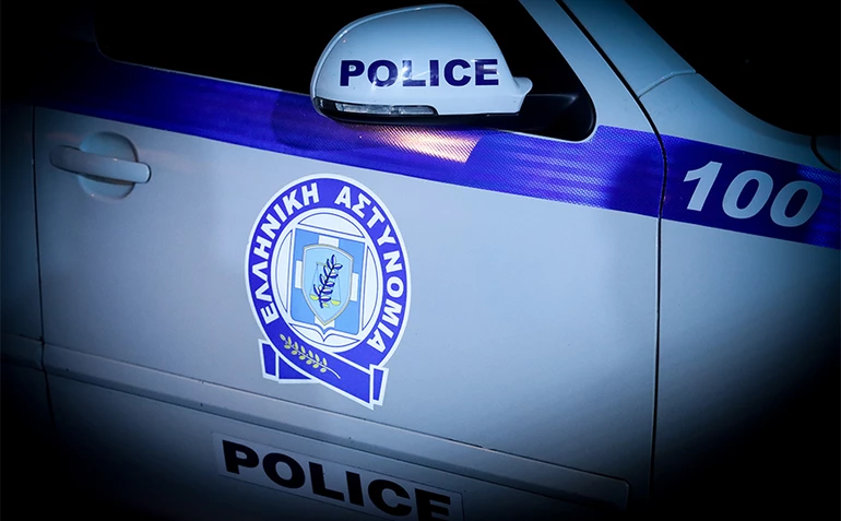 Ηράκλειο: Ποινική δίωξη και ένταλμα σύλληψης για τον 17χρονο που πυροβόλισε δύο άτομα έξω απο κέντρο διασκέδασης