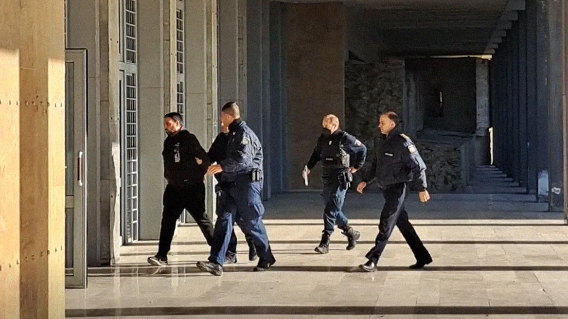 Για κακούργημα διώκεται ο ιδιοκτήτης των σκύλων που κατασπάραξαν την 50χρονη