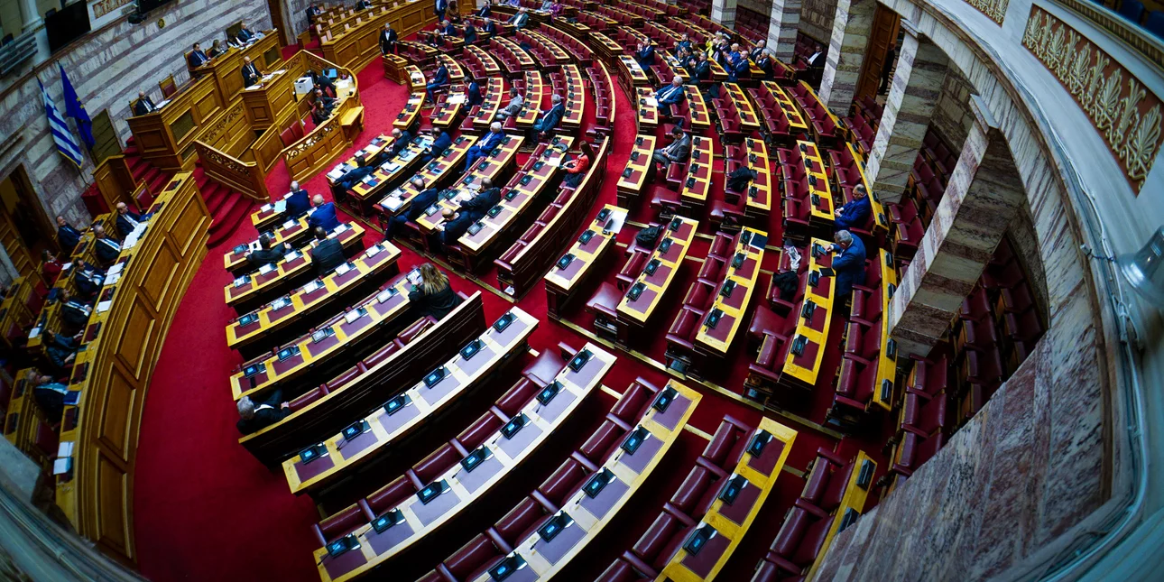 Βουλή: Απορρίφθηκε το αίτημα της αντιπολίτευσης να κληθούν οι εισαγγελικοί λειτουργοί για το πόρισμα του Α.Π. στην υπόθεση των επισυνδέσεων