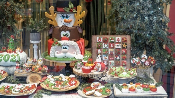 Αρχίζει αύριο το εορταστικό ωράριο – Ανοικτά τα εμπορικά τις Κυριακές 17, 24 και 31 Δεκεμβρίου