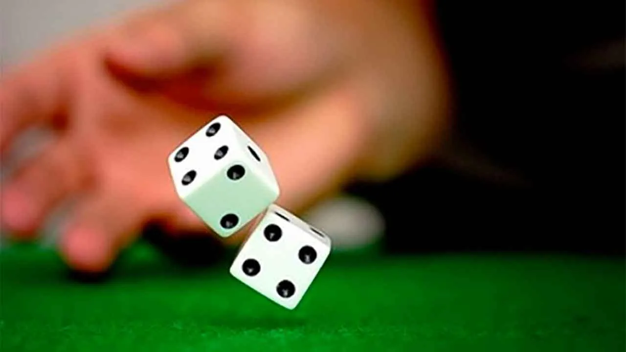 Τους έπιασαν με τα ζάρια στα χέρια