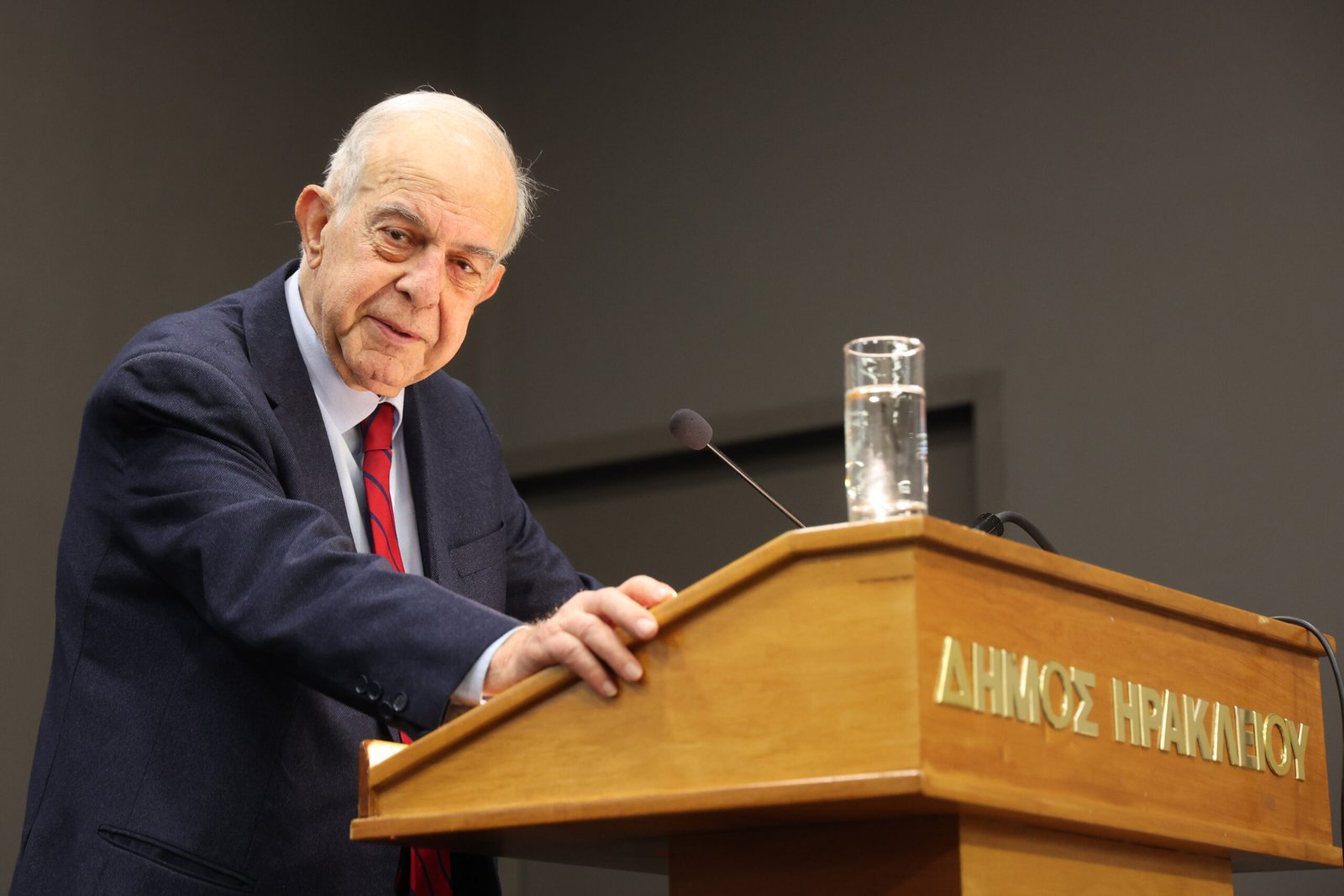 Ευχαριστίες  κι έκθεση πεπραγμένων από το Δήμαρχο Ηρακλείου Βασίλη Λαμπρινό