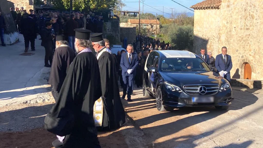 Σε κλίμα οδύνης η κηδεία του επισμηναγού Επαμεινώνδα Κωστέα