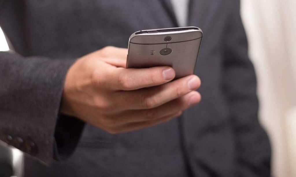 Κοζάνη: Απατεώνας υποδύθηκε τον αστυνομικό και πήρε 225.000 ευρώ από ηλικιωμένη – Το κόλπο με τα κλάματα