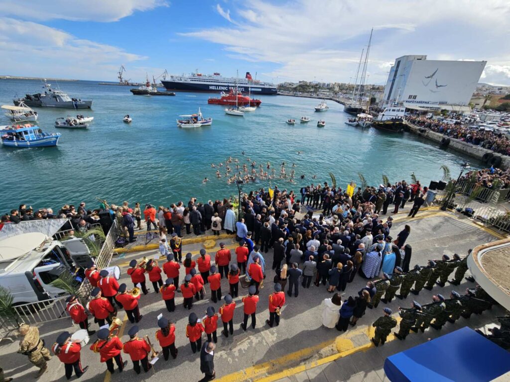 Πλήθος κόσμου στον εορτασμό των Θεοφανείων (φωτορεπορτάζ + βίντεο)