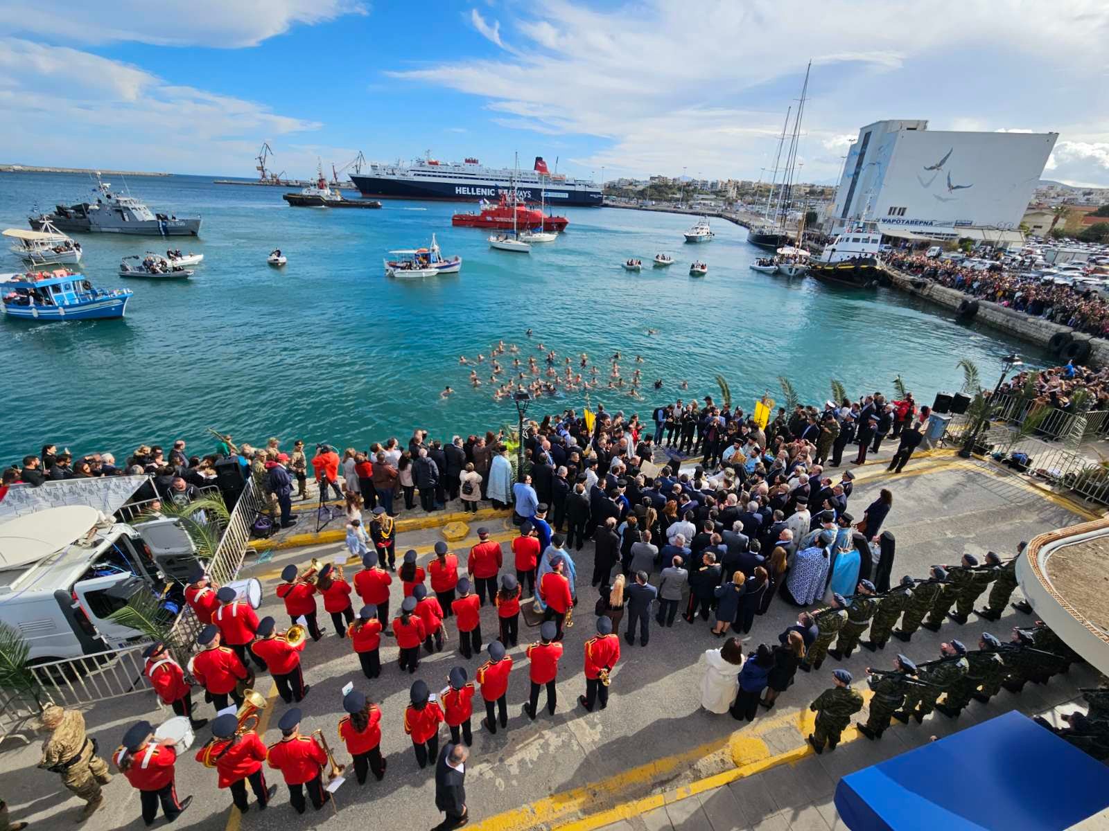 Πλήθος κόσμου στον εορτασμό των Θεοφανείων (φωτορεπορτάζ + βίντεο)