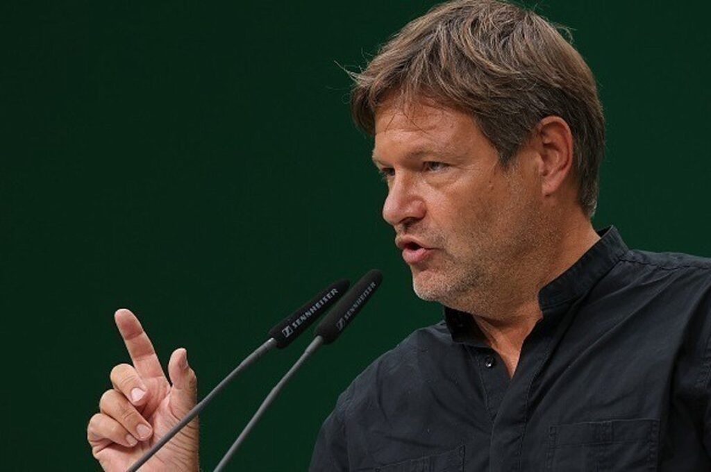 Σε κινητοποιήσεις οι αγρότες της Γερμανίας – Απέκλησαν τον αρμόδιο Υπουργό