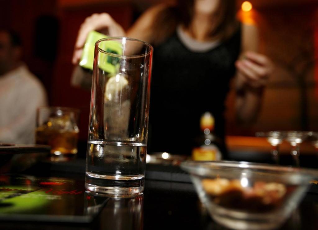 Ένας στους τρεις 16χρονους πίνει πάνω από 5 ποτά το βράδυ
