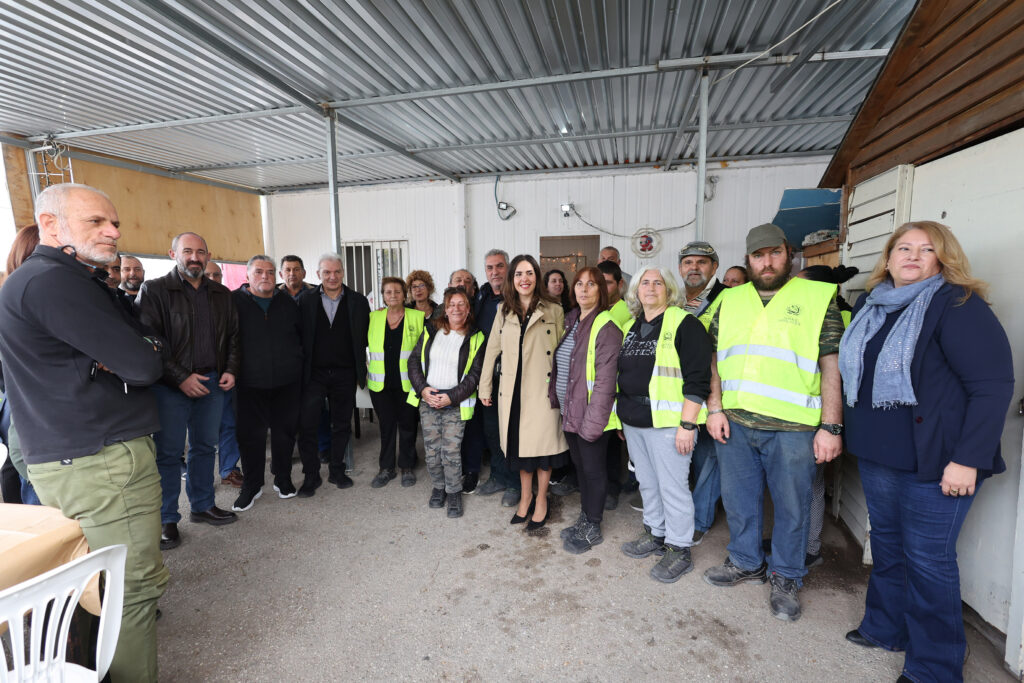 Στην κοπή της πίτας εργαζόμενων οδοκαθαρισμού ο Αλέξης Καλοκαιρινός