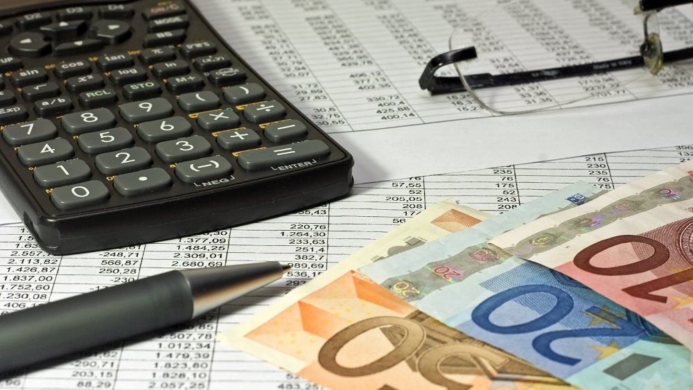 Οι τρεις προάγγελοι νέας αύξησης του κατώτατου μισθού