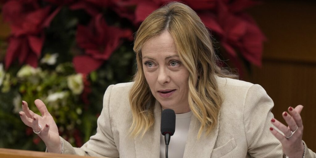 Η Μελόνι καλεί τις γυναίκες να πιάσουν δουλειά στην Ιταλία