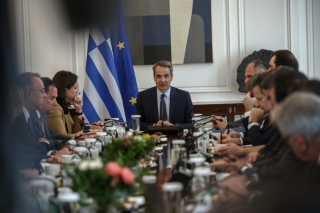 Με φόντο την άρνηση της Εκκλησίας στο νομοσχέδιο για ομοφυλόφιλους το Υπουργικό
