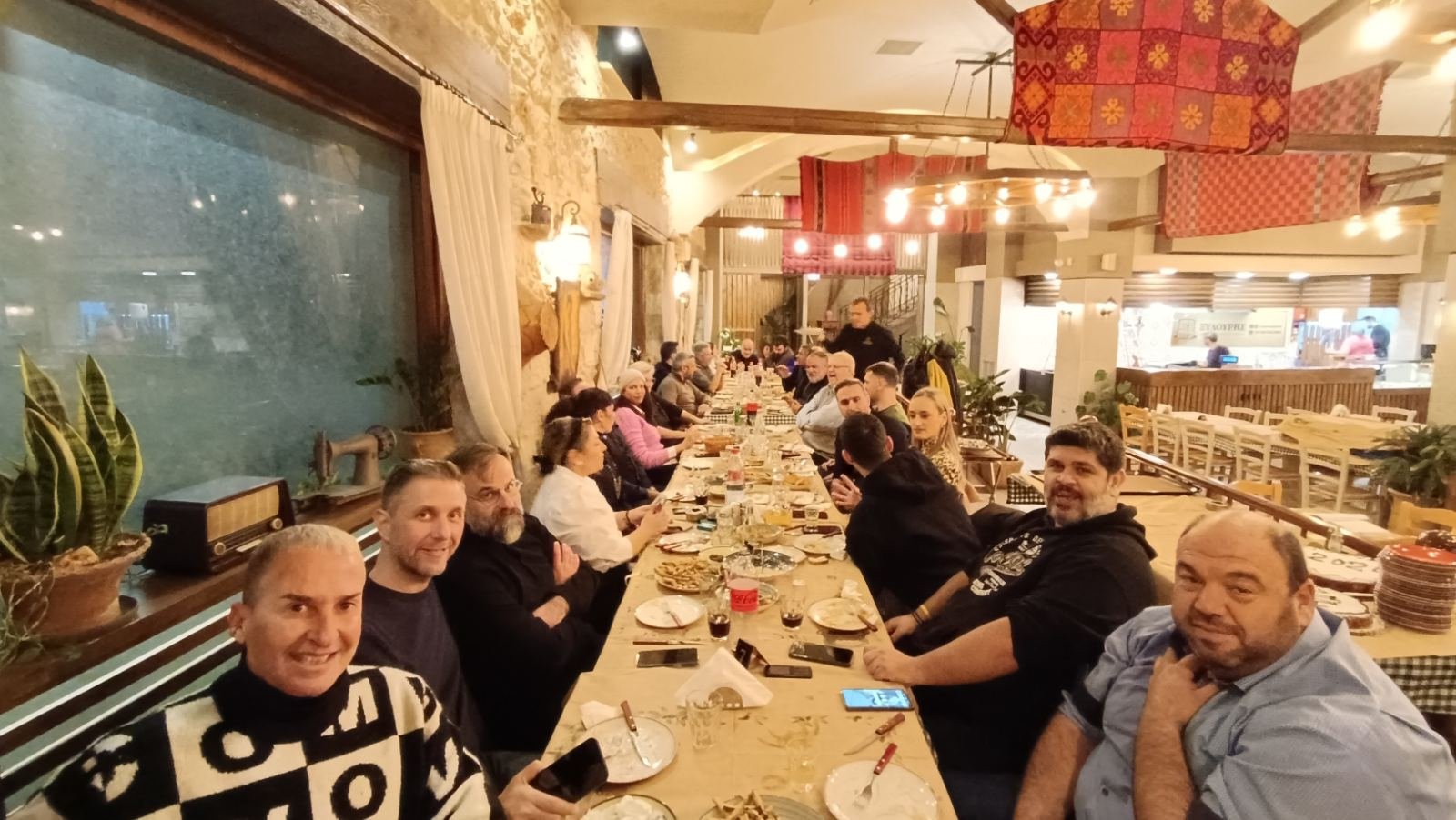 Tα ραδιόφωνα Super 904 , Kρητικός  88.7 και Θέμα Κρήτης 103.1 έκοψαν την πίτα τους !