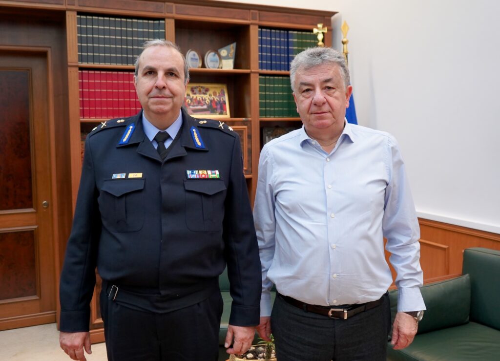 Συνάντηση Περιφερειάρχη με το νέο διοικητή της Πυροσβεστικής