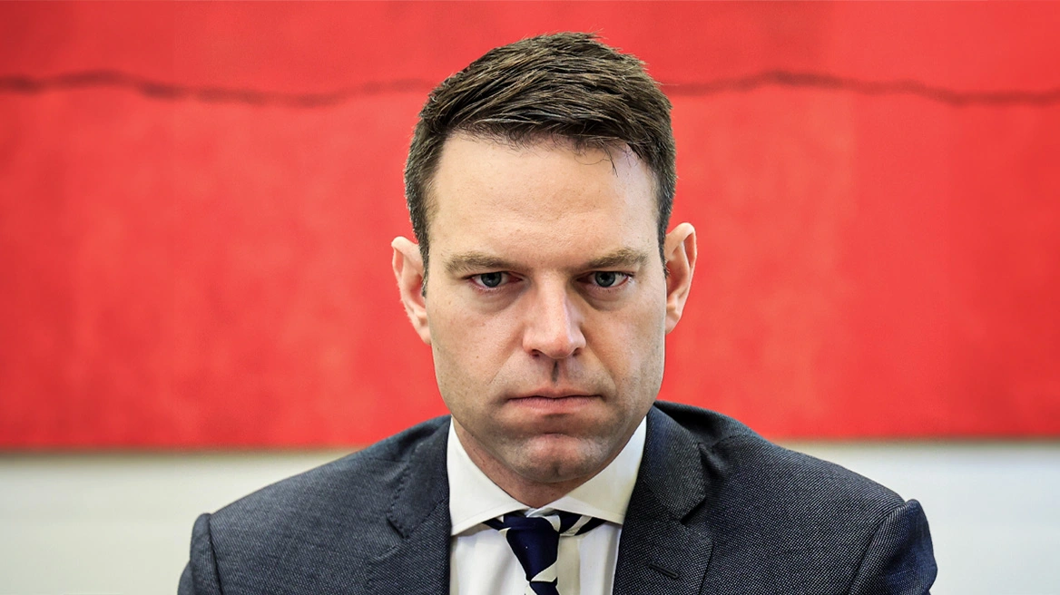 Αυτεπάγγελτο αδίκημα η συμμετοχή πολιτικού αρχηγού σε εταιρεία του εξωτερικού