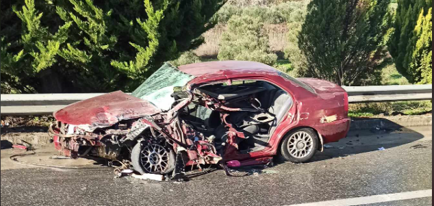 Με κατάγματα στα πόδια ο τραυματίας του τροχαίου στα Πεζά