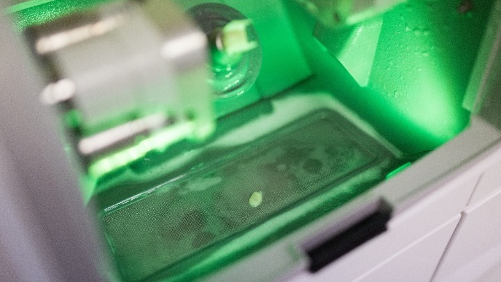 Ρομπότ με τεχνητή νοημοσύνη σκανάρουν τα δόντια και φτιάχνουν αποκαταστάσεις από πορσελάνη