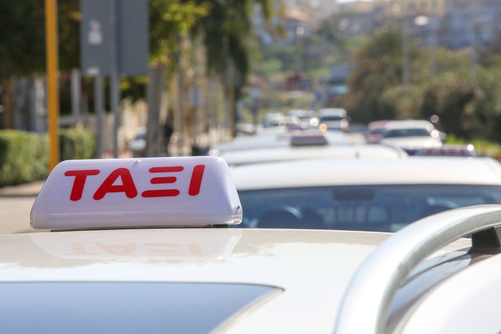 Μηχανοκίνητη πορεία και στάση εργασίας από τα ταξί