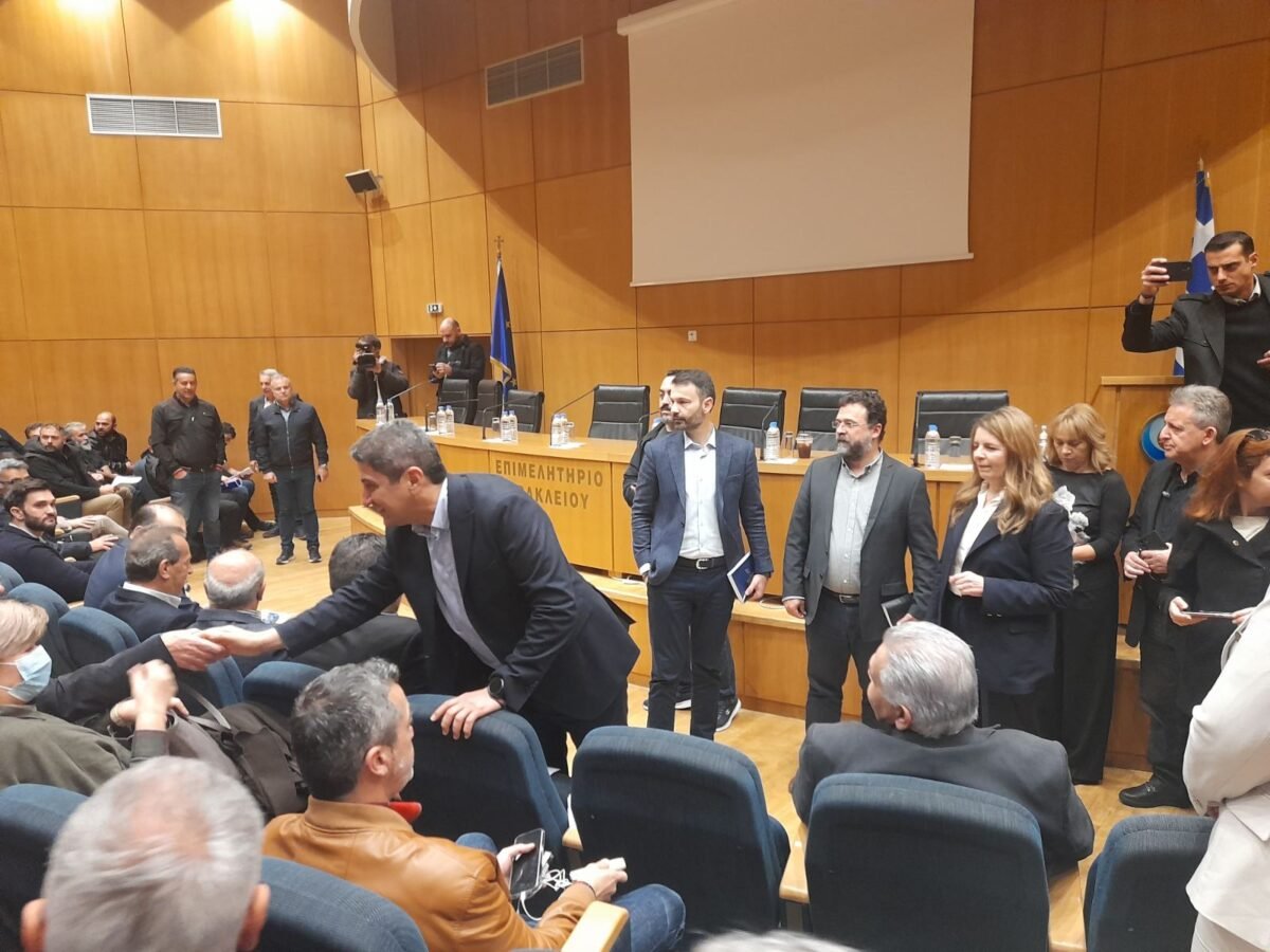 Ανακοίνωση για συνάντηση αγροτών – Υπουργού από αγρότες του ΚΚΕ