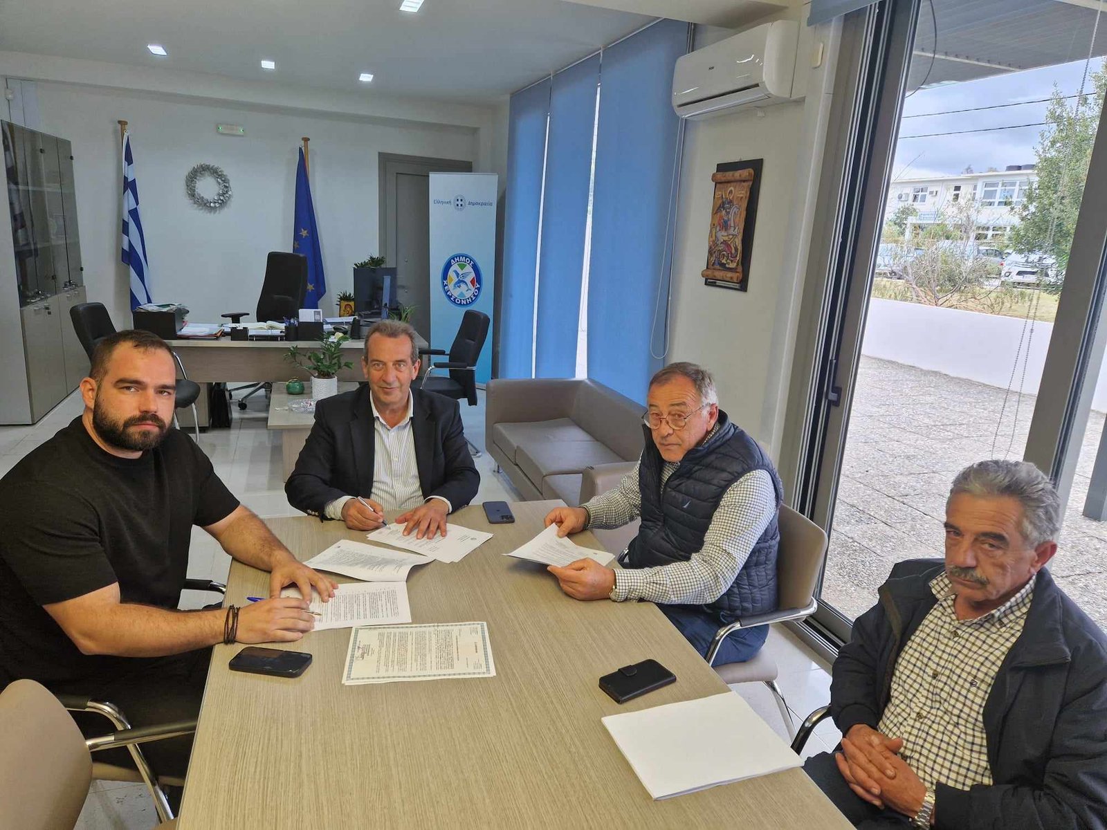 Υπογραφή σύμβασης για αγροτική οδοποιία στη Χερσόνησο