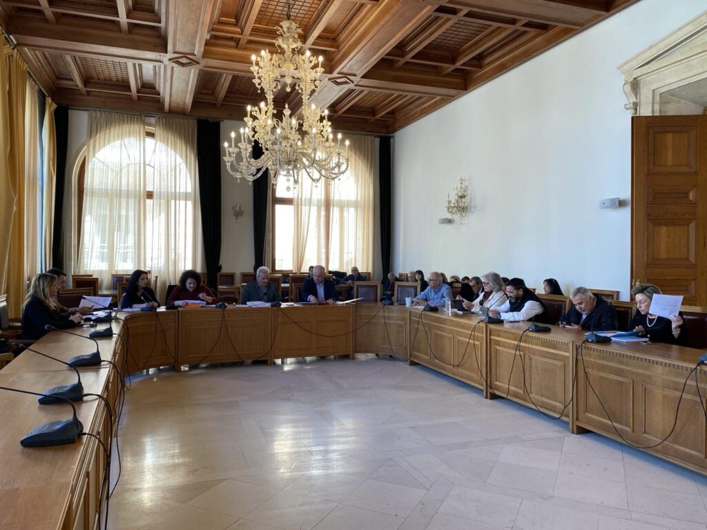 Σε εξέλιξη η συνεδρίαση της Δημοτικής Επιτροπής για το δάνειο