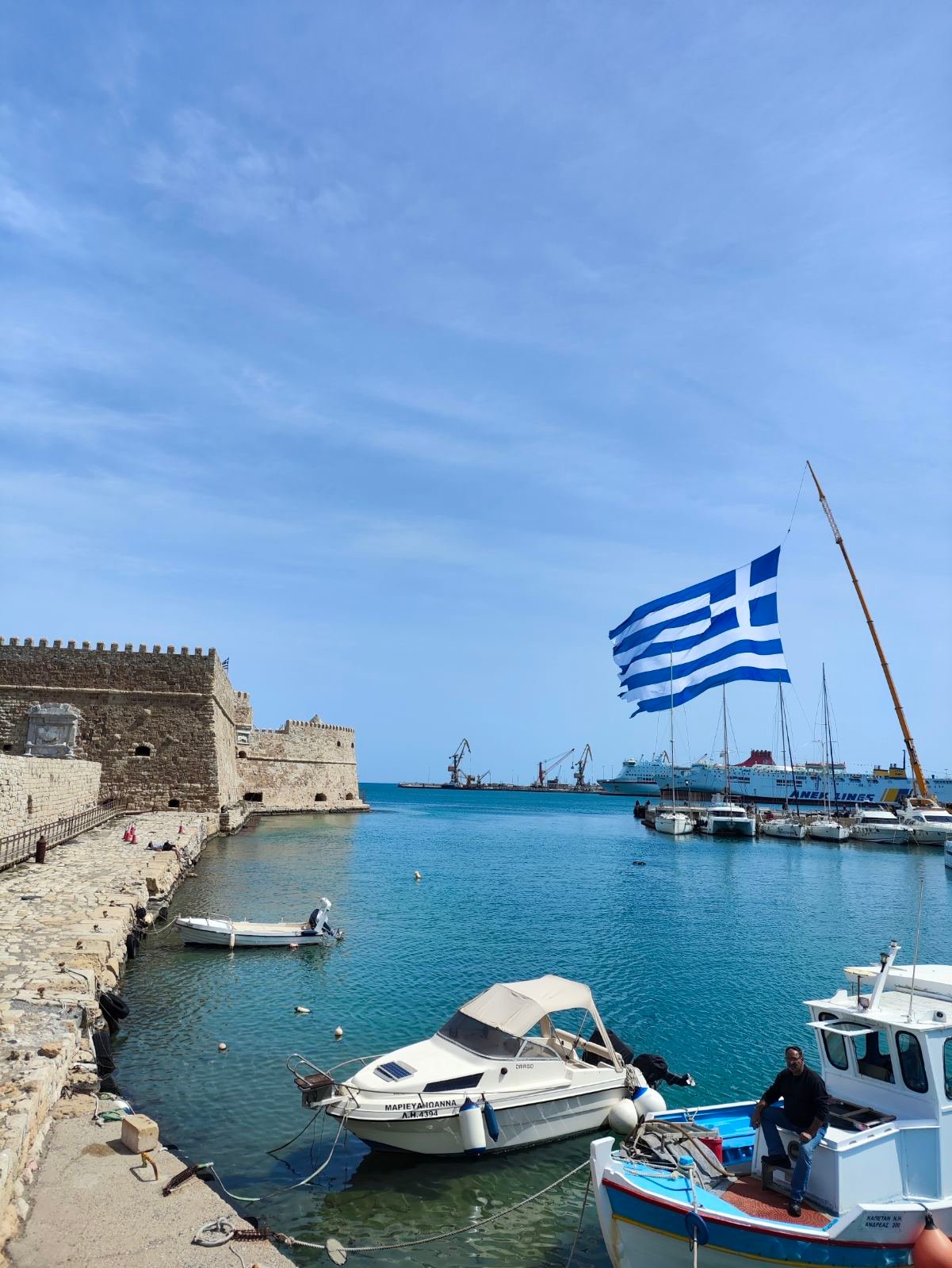 Σημαία 1.5 στρέμματος στο λιμάνι του Ηρακλείου