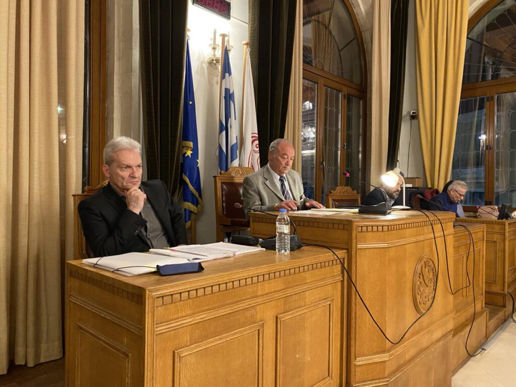 Μέσα σε κλίμα έντονων αντιδράσεων ψήφιστηκε το δάνειο των 27 εκατομμυρίων