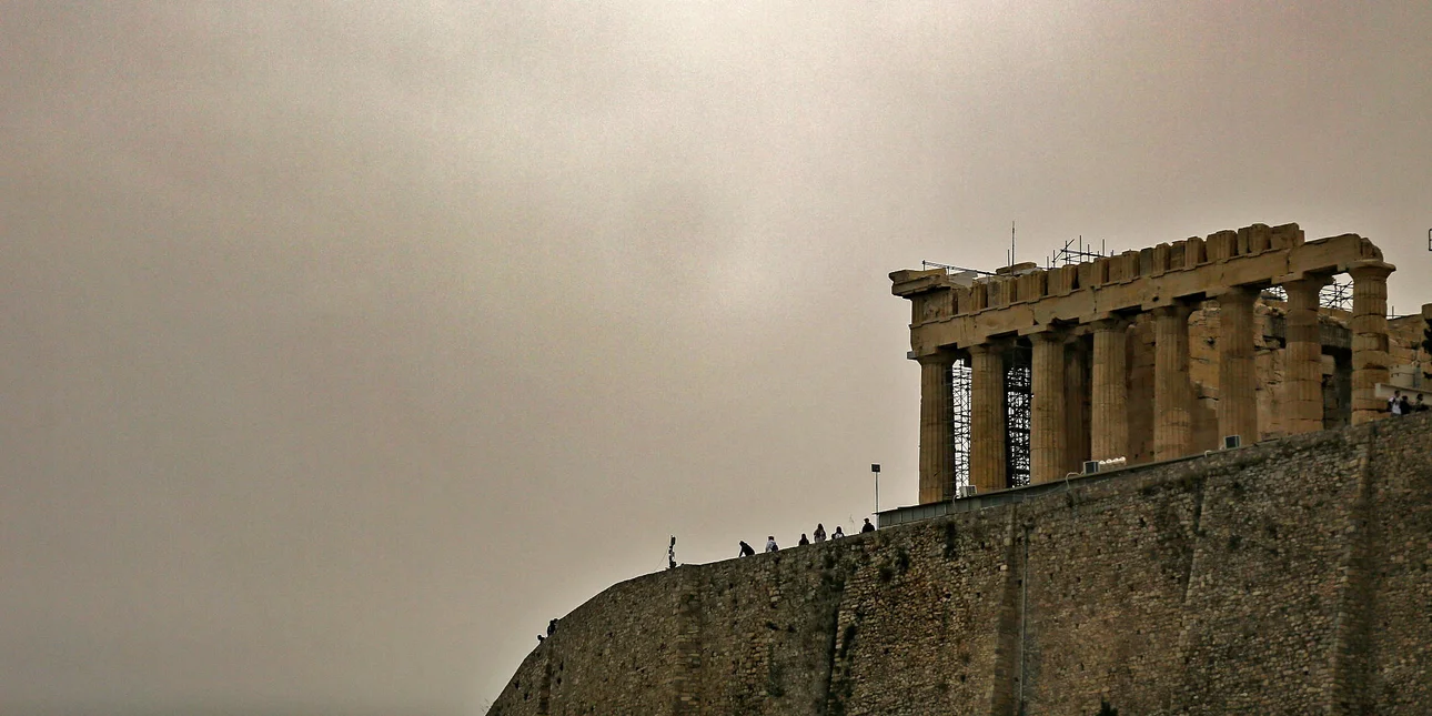 Κοκτέιλ σκόνης και 30 βαθμών στη χώρα
