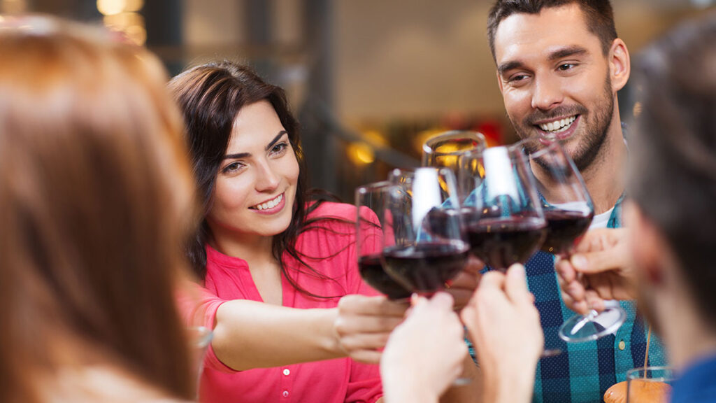 Το αλκοόλ τελικά αυξάνει τον κίνδυνο καρδιακής νόσου ειδικά σε γυναίκες