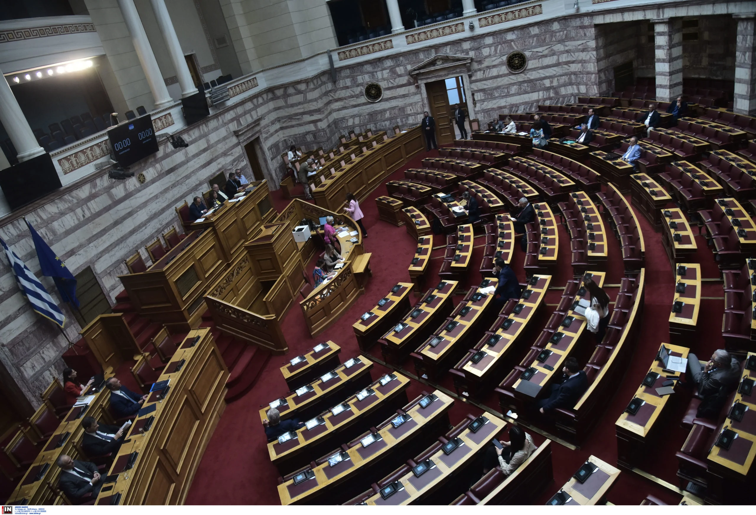 Υψηλοί τόνοι στην πρόταση δυσπιστίας