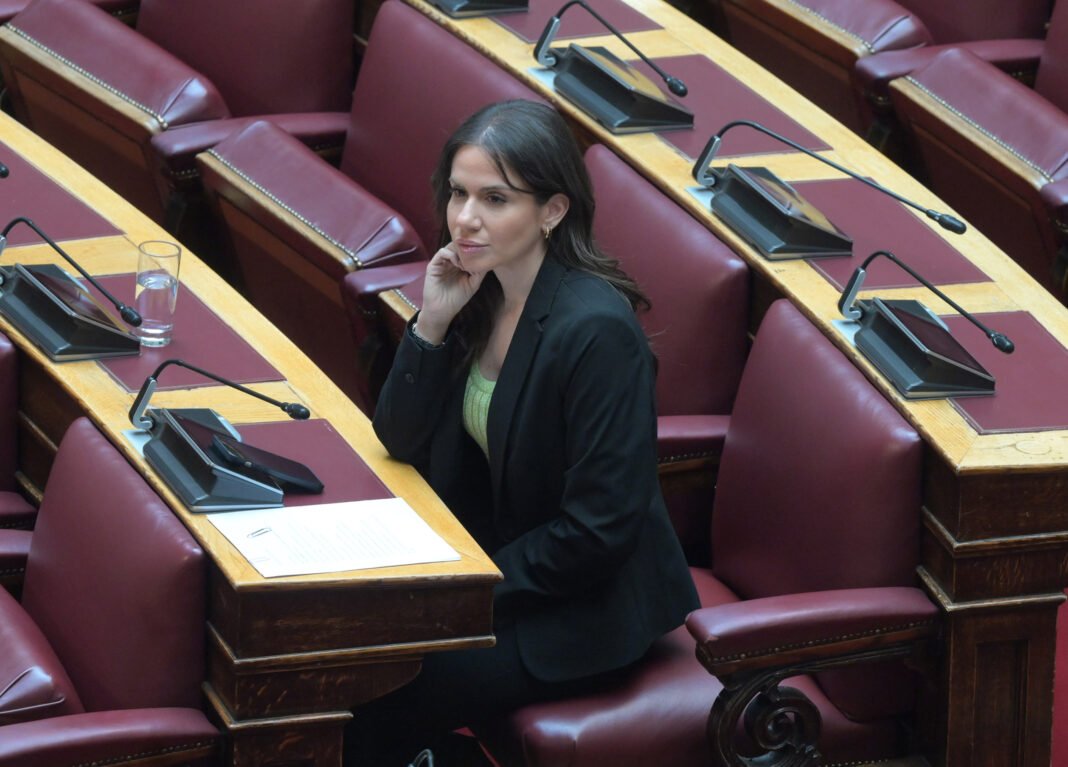Αναστολή πλειστηριασμών ζητά η Ελένη Βατσινά
