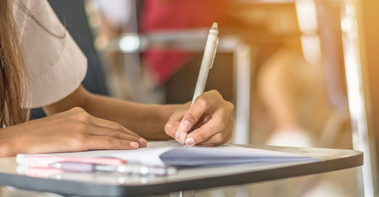 Πανελλαδικές Εξετάσεις 2025: Συνέχεια το Σάββατο με μαθήματα ειδικότητας για τους υποψήφιους των ΕΠΑΛ