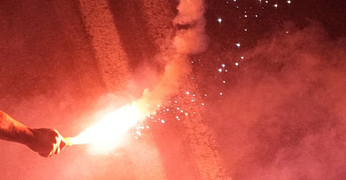 Τι συμβαίνει με τις ληγμένες φωτοβολίδες! Τα σενάρια του τραγικού περιστατικού στον Άγιο