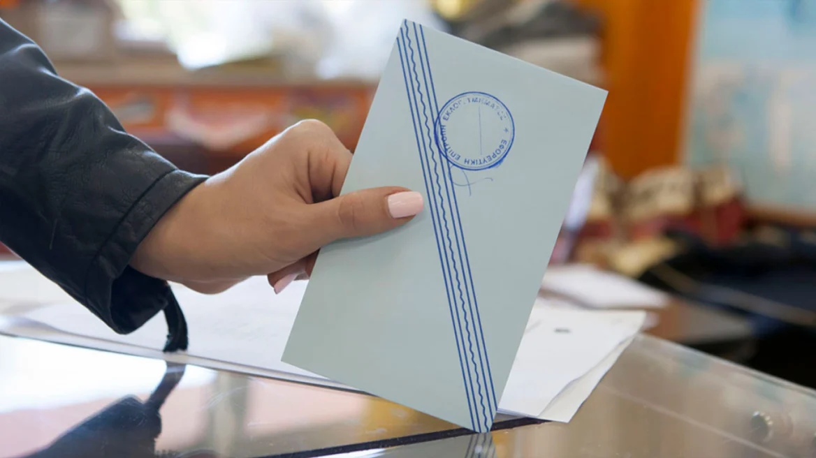 Δημοσκόπηση Interview: Μπροστά με 12,4% η ΝΔ από τη δεύτερη Πλεύση Ελευθερίας – Παραμένει τρίτο το ΠΑΣΟΚ