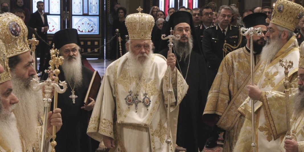 “Πόρτα” της Εκκλησίας στους επίσημους