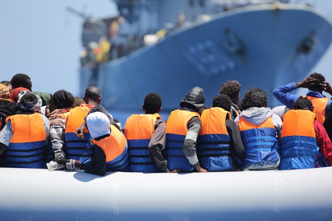 Δύο συλλήψεις για τους 22 μετανάστες στη Γαύδο