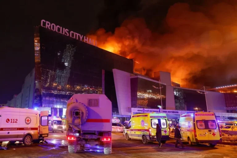 Μόσχα:Πυροβολισμοί με τουλάχιστον 40 νεκρούς