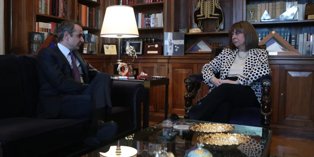 Μητσοτάκης σε Σακελλαροπούλου: Πρώτη προτεραιότητα η ακρίβεια