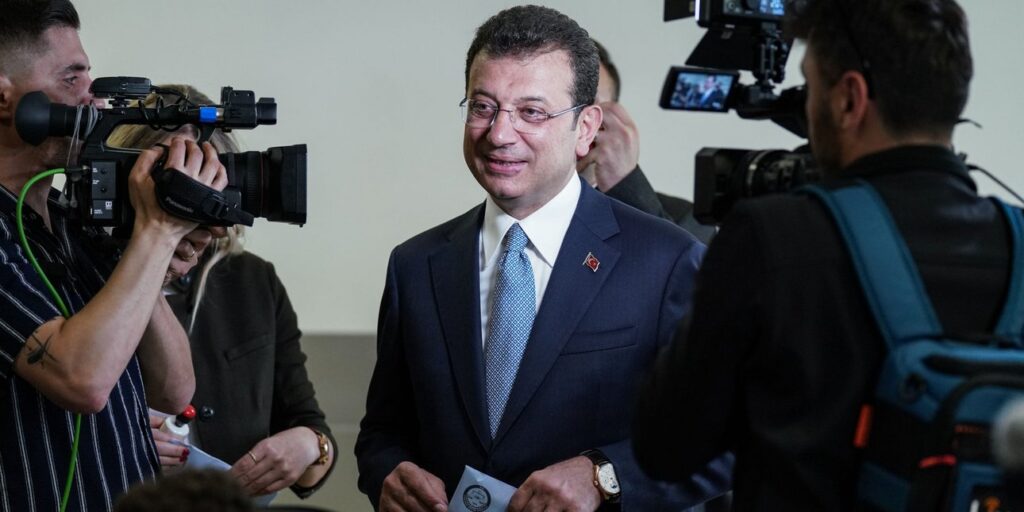 Υπό κράτηση ο Ιμάμογλου – Περιορισμοί στα social media και απαγόρευση διαδηλώσεων από τον Ερντογάν
