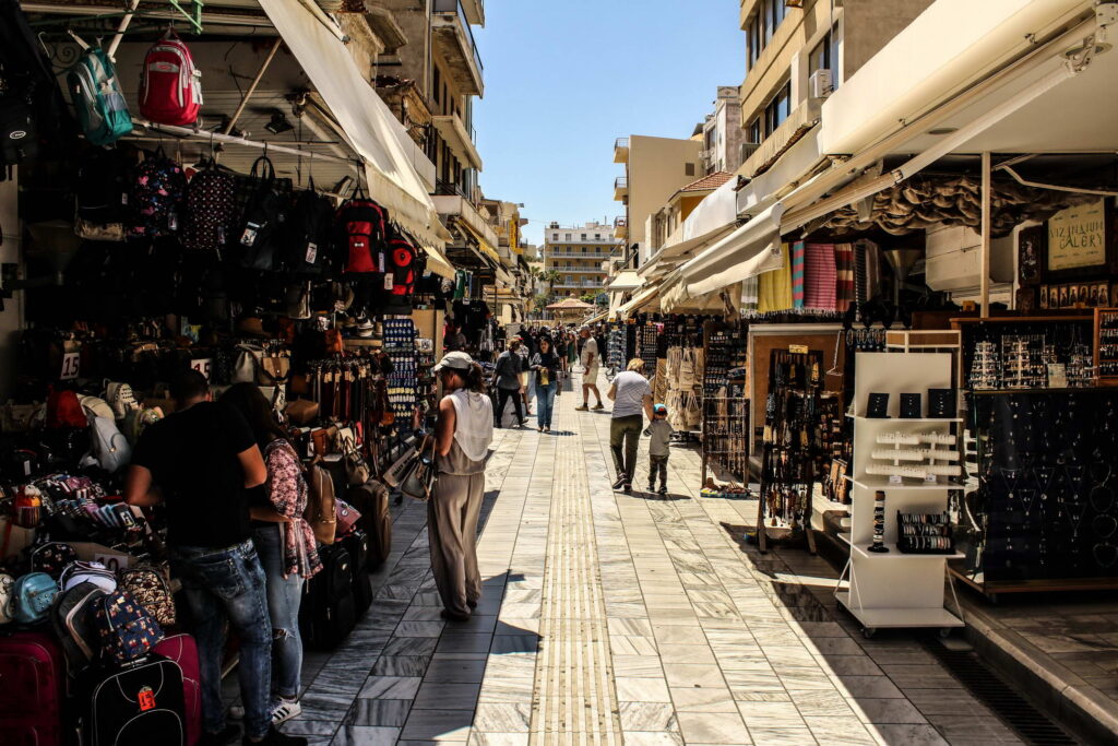 “Φωτιές” κάτω από τα … σκαλοπάτια της 1866