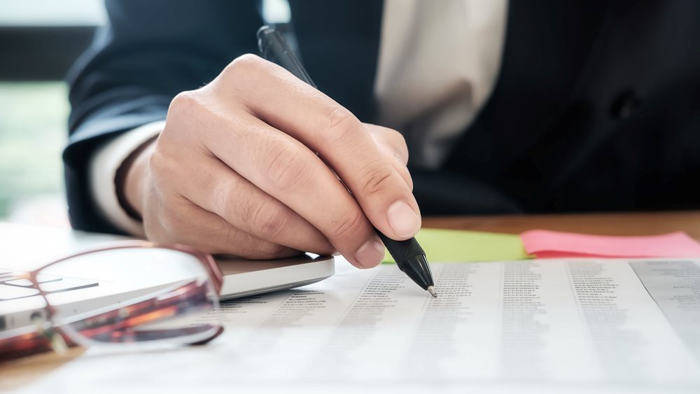 Τι θα ελέγχει η Εφορία σε όσους επαγγελματίες αμφισβητήσουν το τεκμαρτό εισόδημα