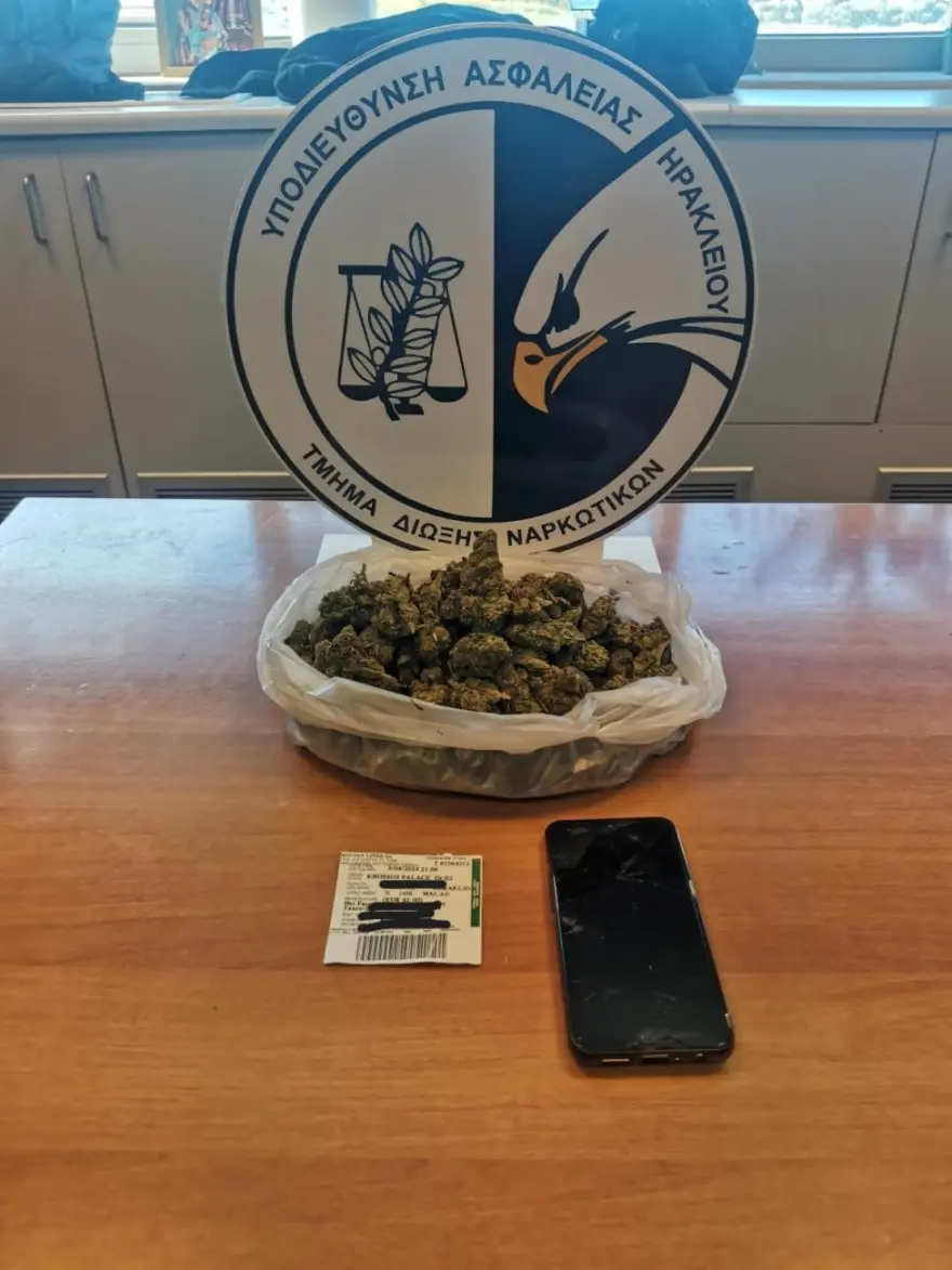 Μετέφερε μισό κιλό κάνναβης με το πλοίο