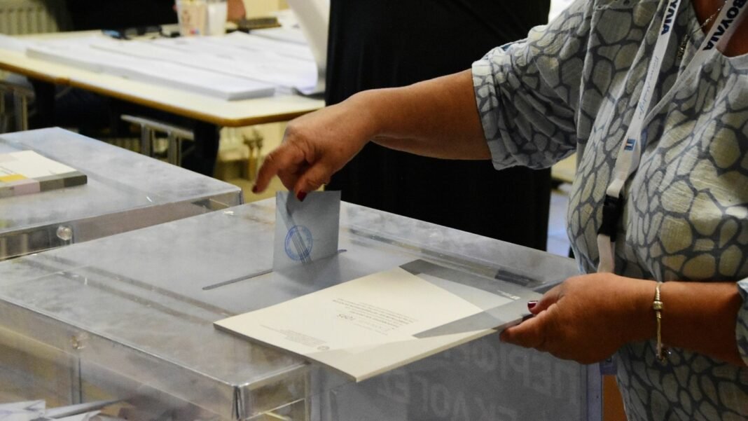 Δημοσκόπηση MRB: Πέφτει η κυβέρνηση ανεβαίνει ο ΣΥΡΙΖΑ